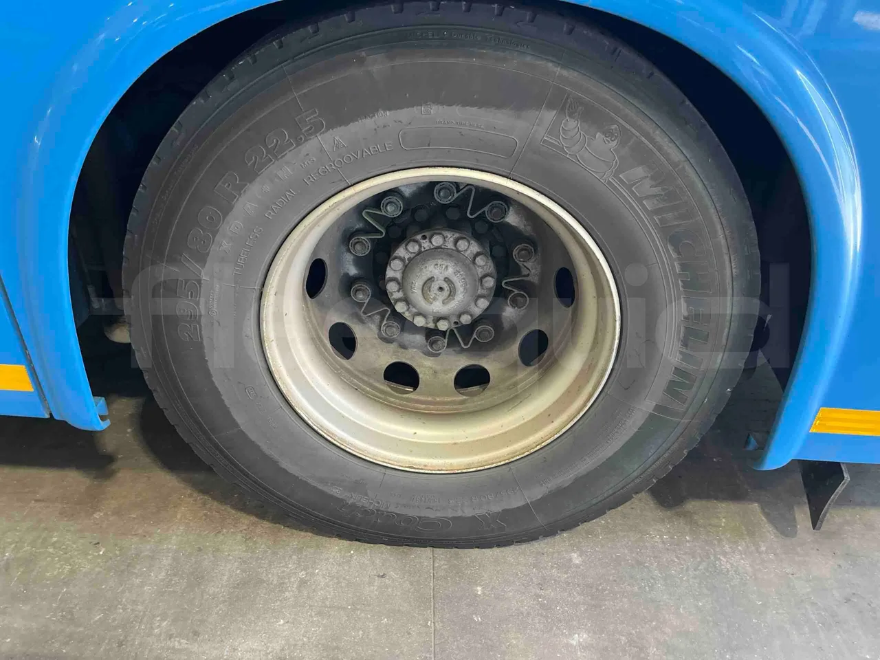 Iveco Crossway - First Axle Left Side: Tyre Size
