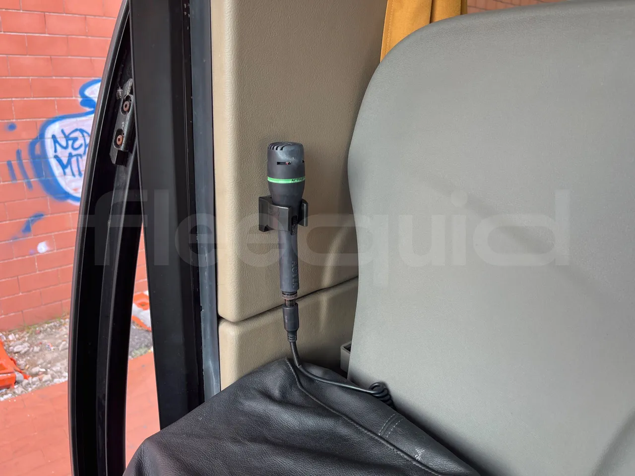 Iveco Magelys SFR2XX QC E2CN - Euro6 - 294kW - 12.265mt - hostes microphone accessories photo