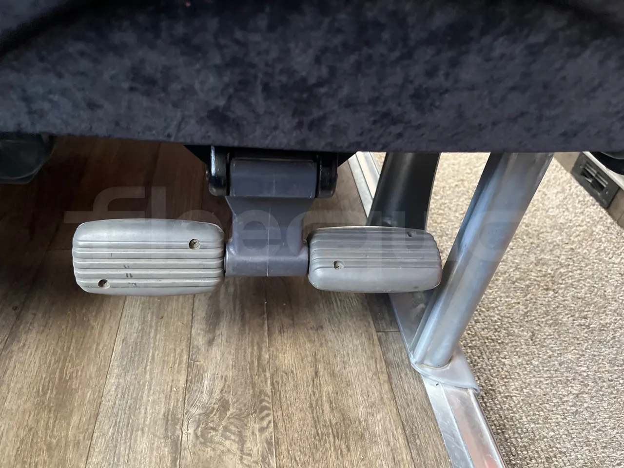 Iveco Magelys SFR2XX QC E2CN - Euro6 - 294kW - 12.265mt - footrest detail photo