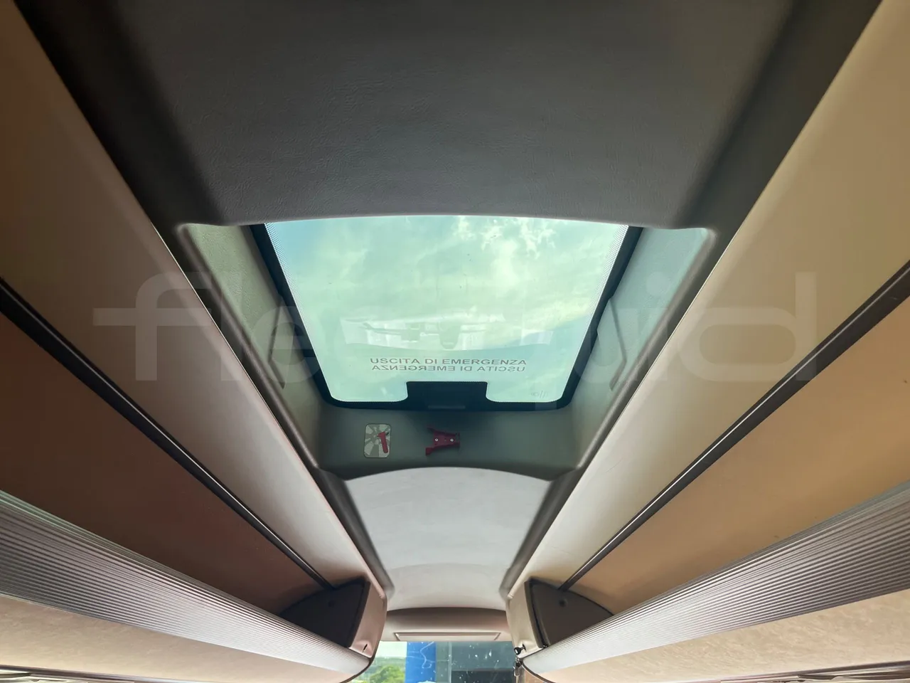 Iveco Magelys SFR2XX QC E2CN - Euro6 - 294kW - 12.265mt - roof hatch 1