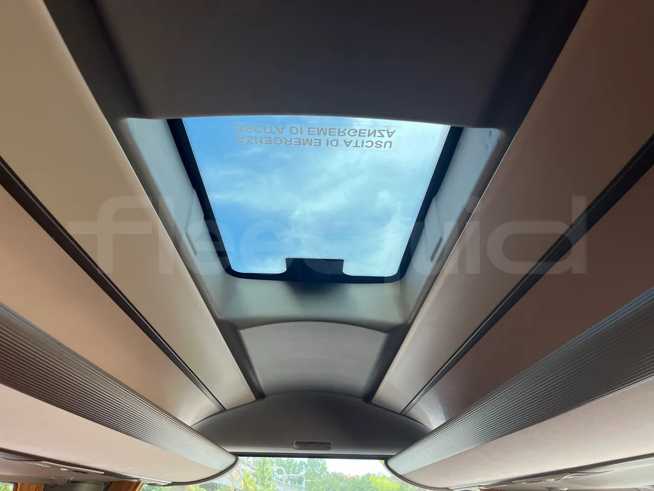 Iveco Magelys SFR2XX QC E2CN - Euro6 - 294kW - 12.265mt - roof hatch 2