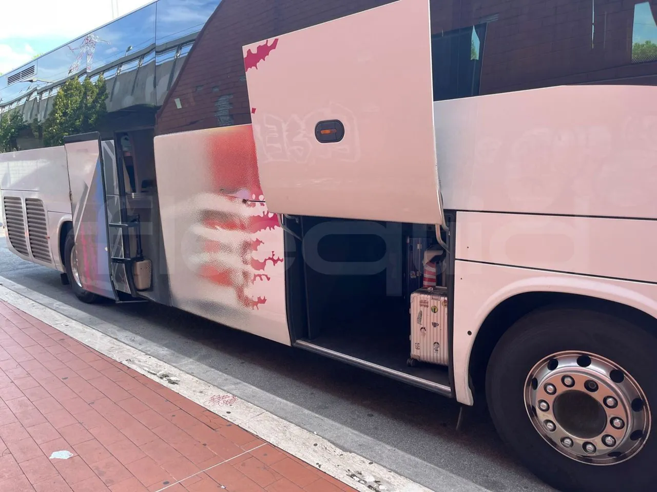 Iveco Magelys SFR2XX QC E2CN - Euro6 - 294kW - 12.265mt - luggage rack photo