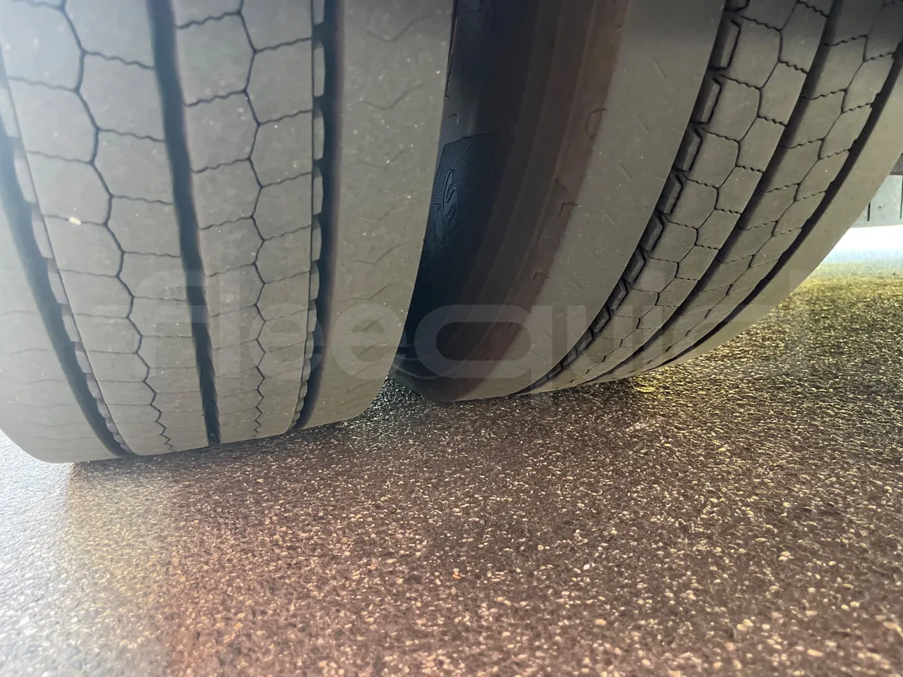 Iveco Magelys SFR2XX QC E2CN - Euro6 - 294kW - 12.265mt - tread condition front tires left