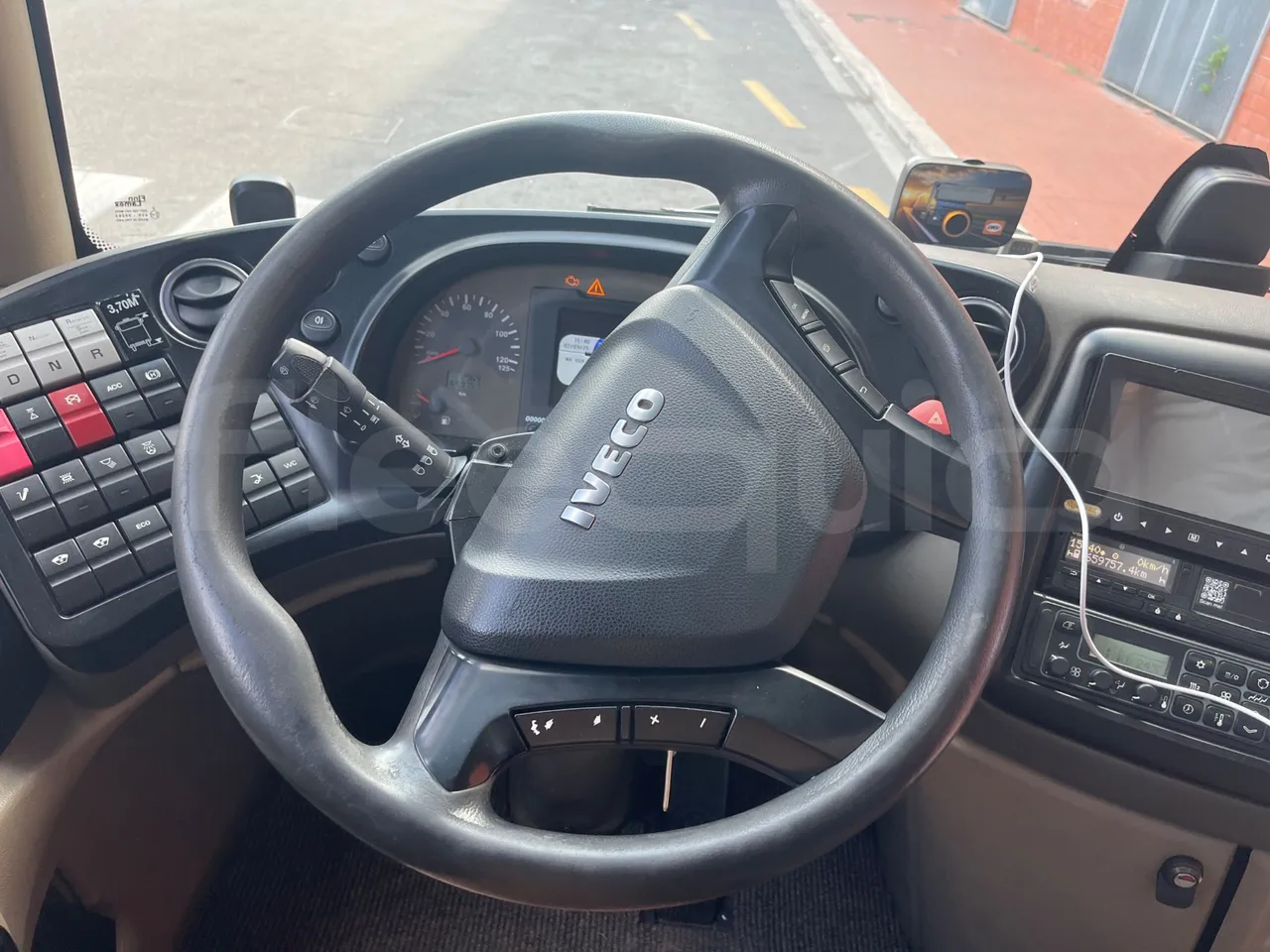 Iveco Magelys SFR2XX QC E2CN - Euro6 - 294kW - 12.265mt - steering wheel photo