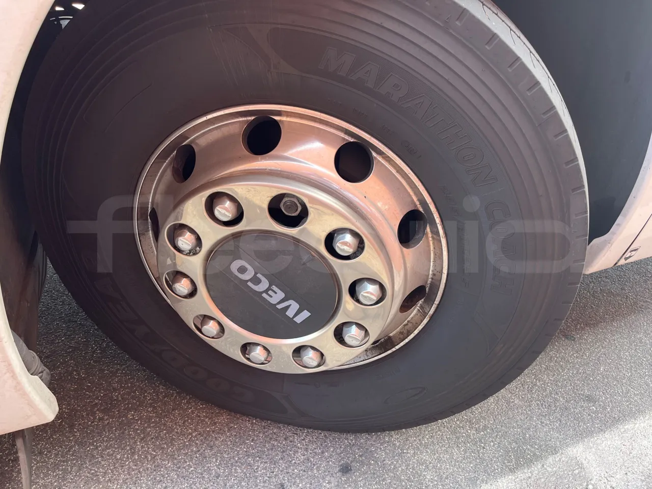 Iveco Magelys SFR2XX QC E2CN - Euro6 - 294kW - 12.265mt - front left tire measurements