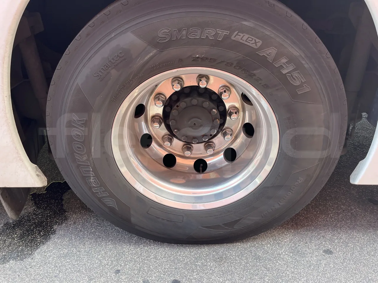 Iveco Magelys SFR2XX QC E2CN - Euro6 - 294kW - 12.265mt - rear left tire photo