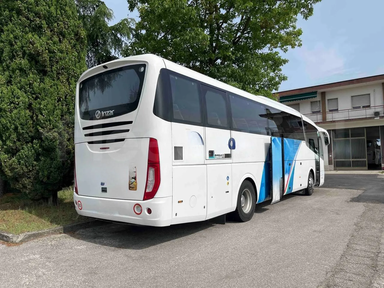 Irizar Daf - 3/4 right rear doors open