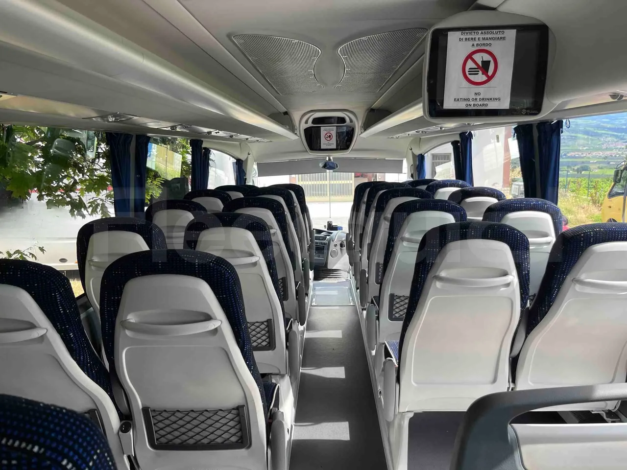 Irizar Daf - forward view middle aisle