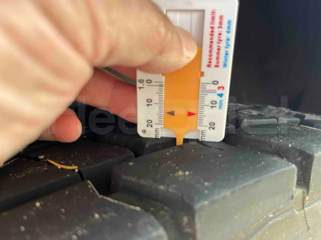 Irizar Daf - tread condition front tires left