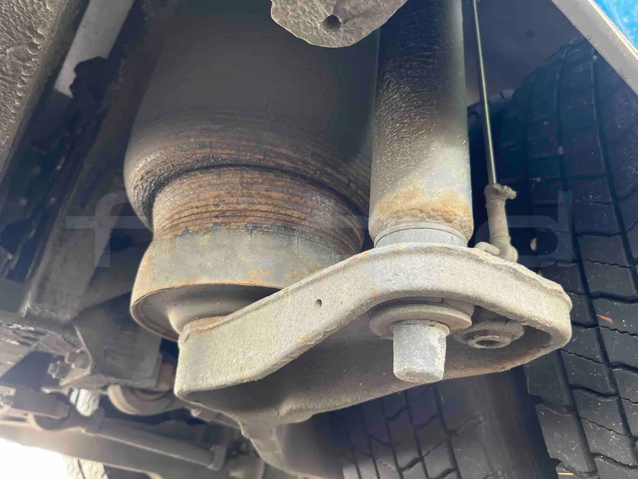 Irizar Daf - axle 2 shock absorbers 2 left
