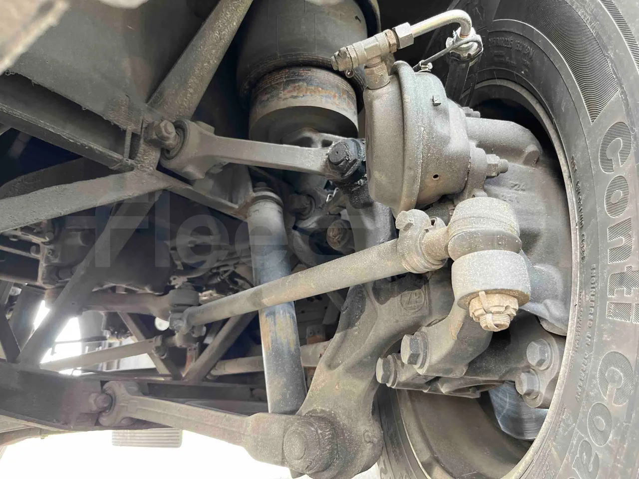 Irizar Daf - front axle left side