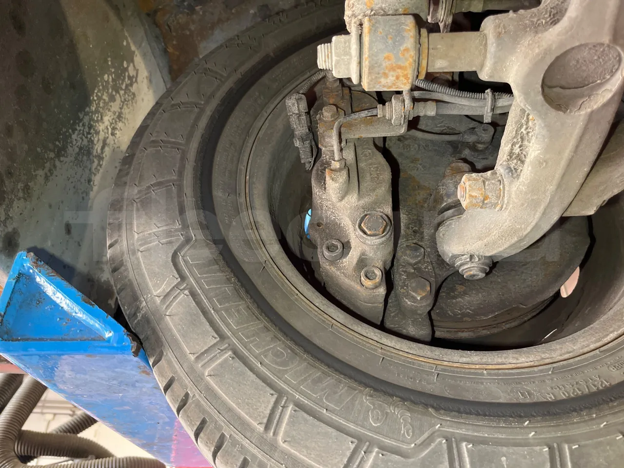 Iveco Daily 65C - Euro5 - 125kW - 7.510mt - front brake calipers left