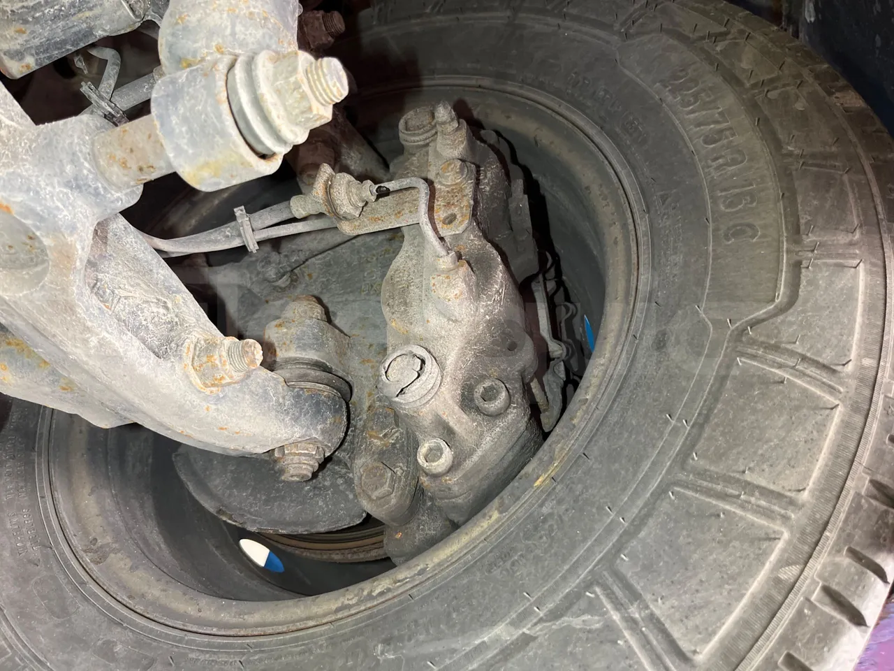 Iveco Daily 65C - Euro5 - 125kW - 7.510mt - front brake calipers right