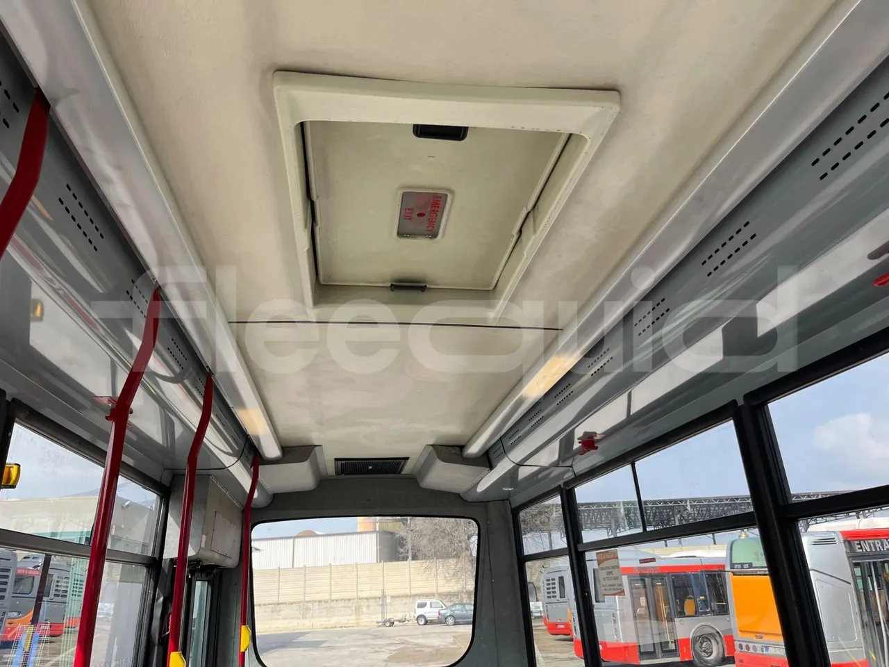 Iveco Daily 65C - Euro5 - 125kW - 7.510mt - overhead compartments photo