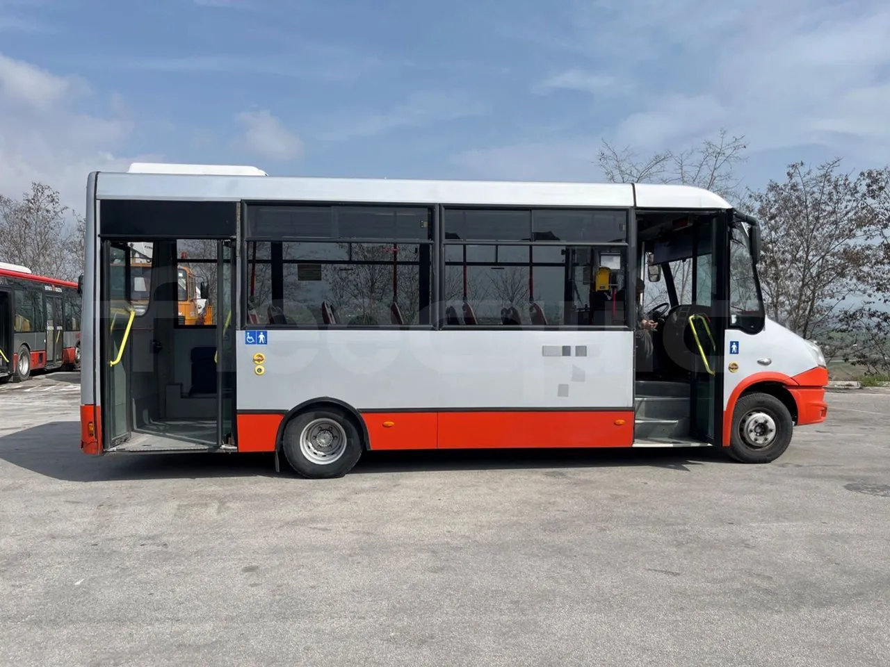 Iveco Daily 65C - Euro5 - 125kW - 7.510mt - right side doors open