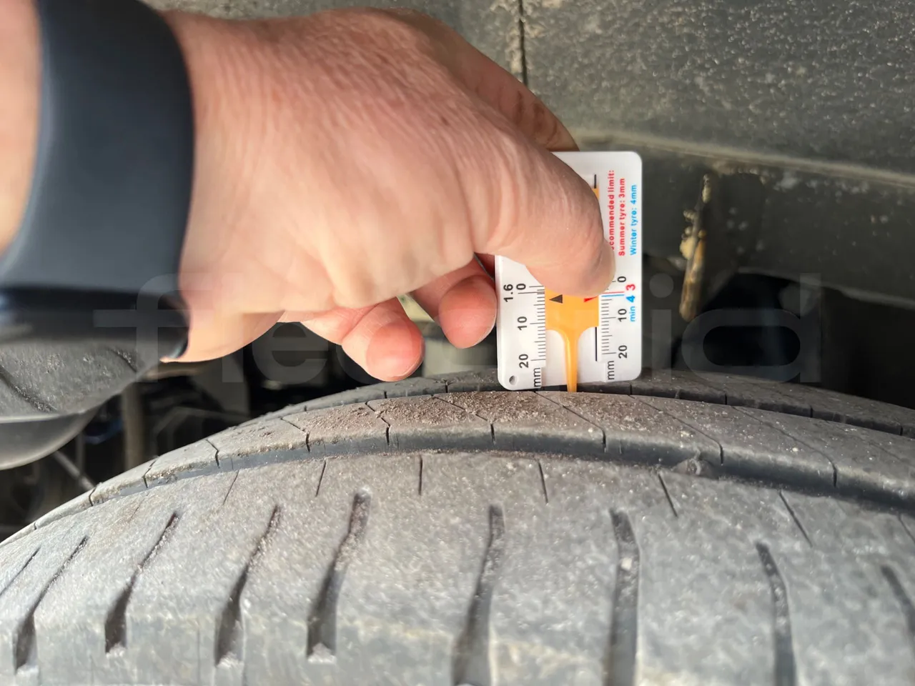 Iveco Daily 65C - Euro5 - 125kW - 7.510mt - rear left tire photo