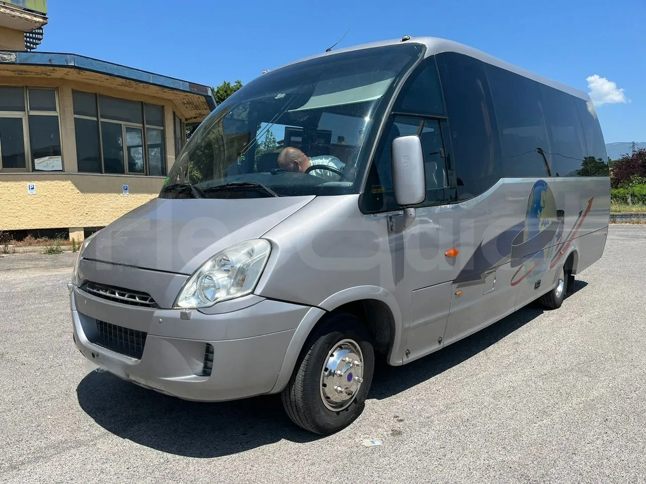 Iveco A65C/E4/27 Wing - EUR4 - 130kW - 7.714 - 3/4 front left (mandatory for bus to scrap)