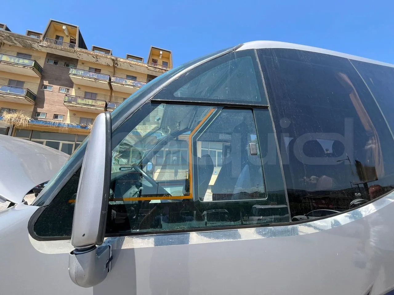 Iveco A65C/E4/27 Wing - EUR4 - 130kW - 7.714 - 3/4 right front doors open