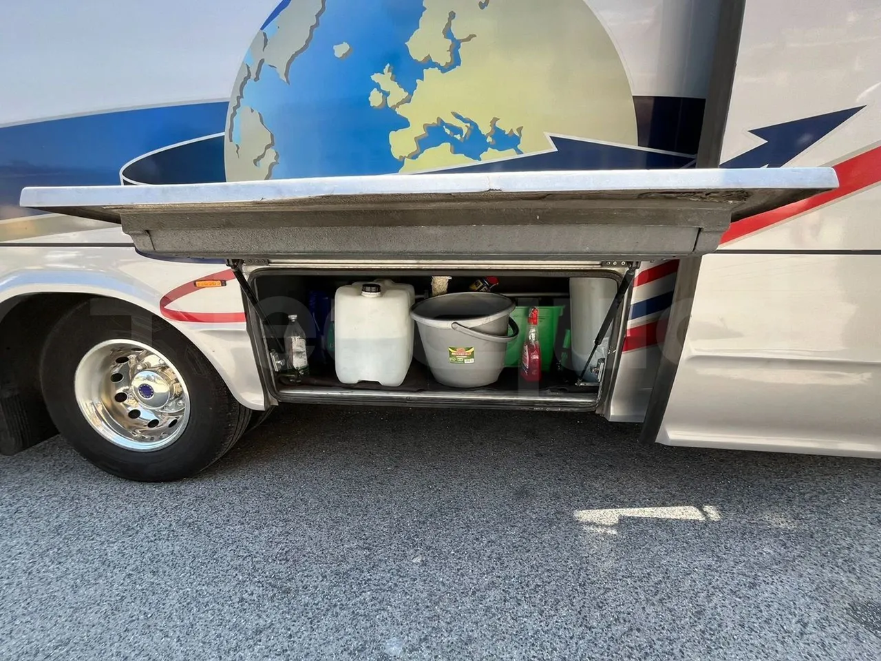 Iveco A65C/E4/27 Wing - EUR4 - 130kW - 7.714 - 3/4 right rear doors closed