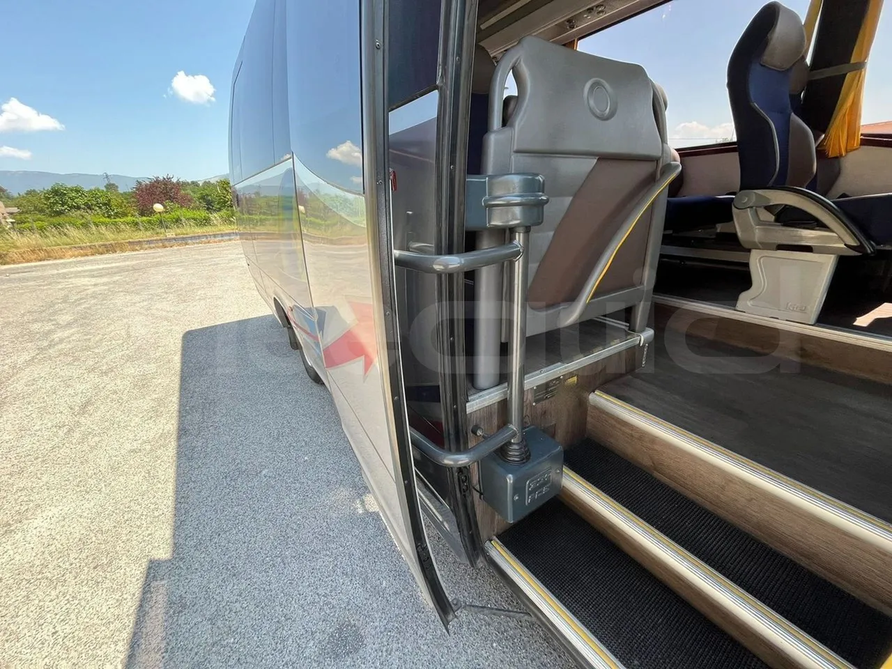 Iveco A65C/E4/27 Wing - EUR4 - 130kW - 7.714 - rear hatch closed