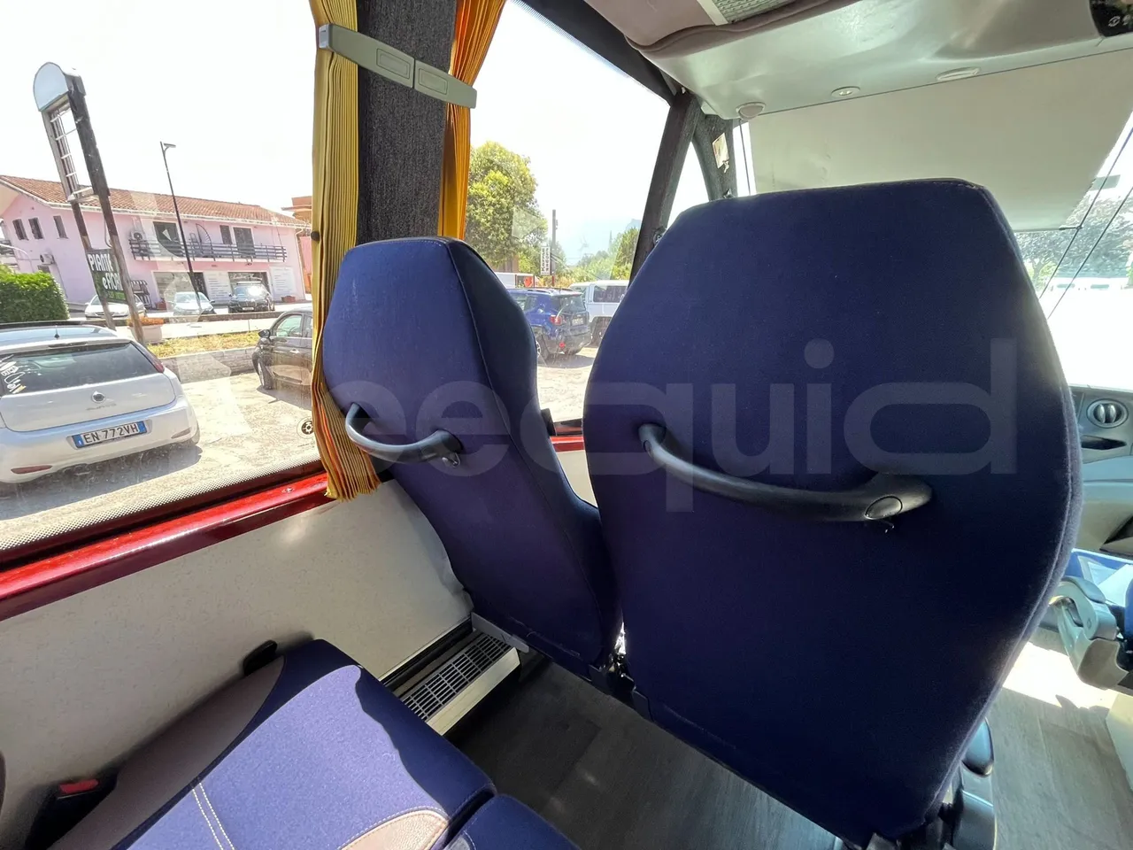 Iveco A65C/E4/27 Wing - EUR4 - 130kW - 7.714 - hostess seat photo
