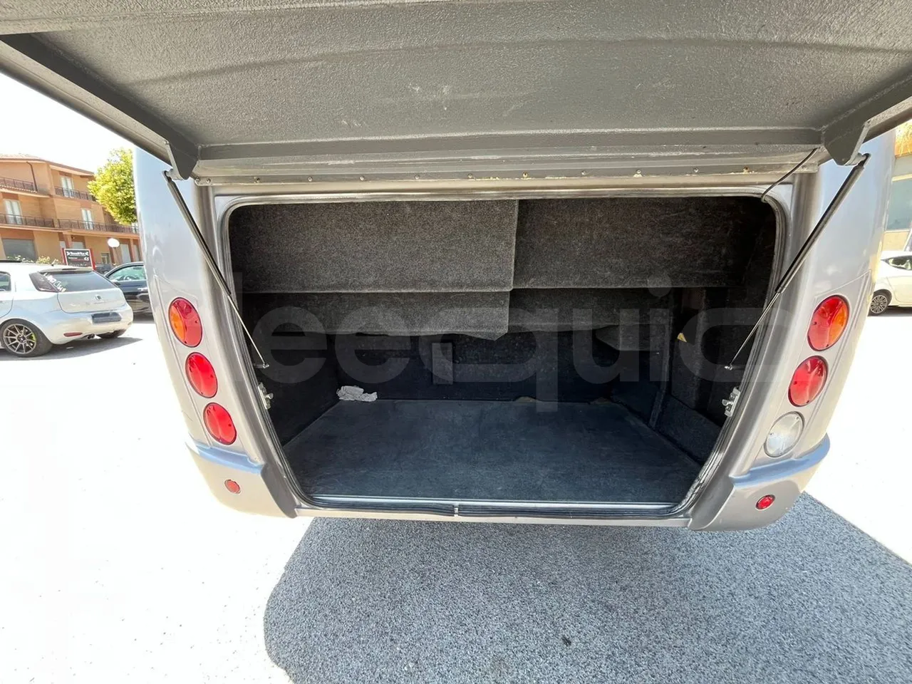 Iveco A65C/E4/27 Wing - EUR4 - 130kW - 7.714 - right side doors closed