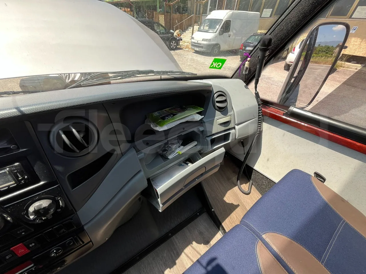 Iveco A65C/E4/27 Wing - EUR4 - 130kW - 7.714 - steering wheel photo