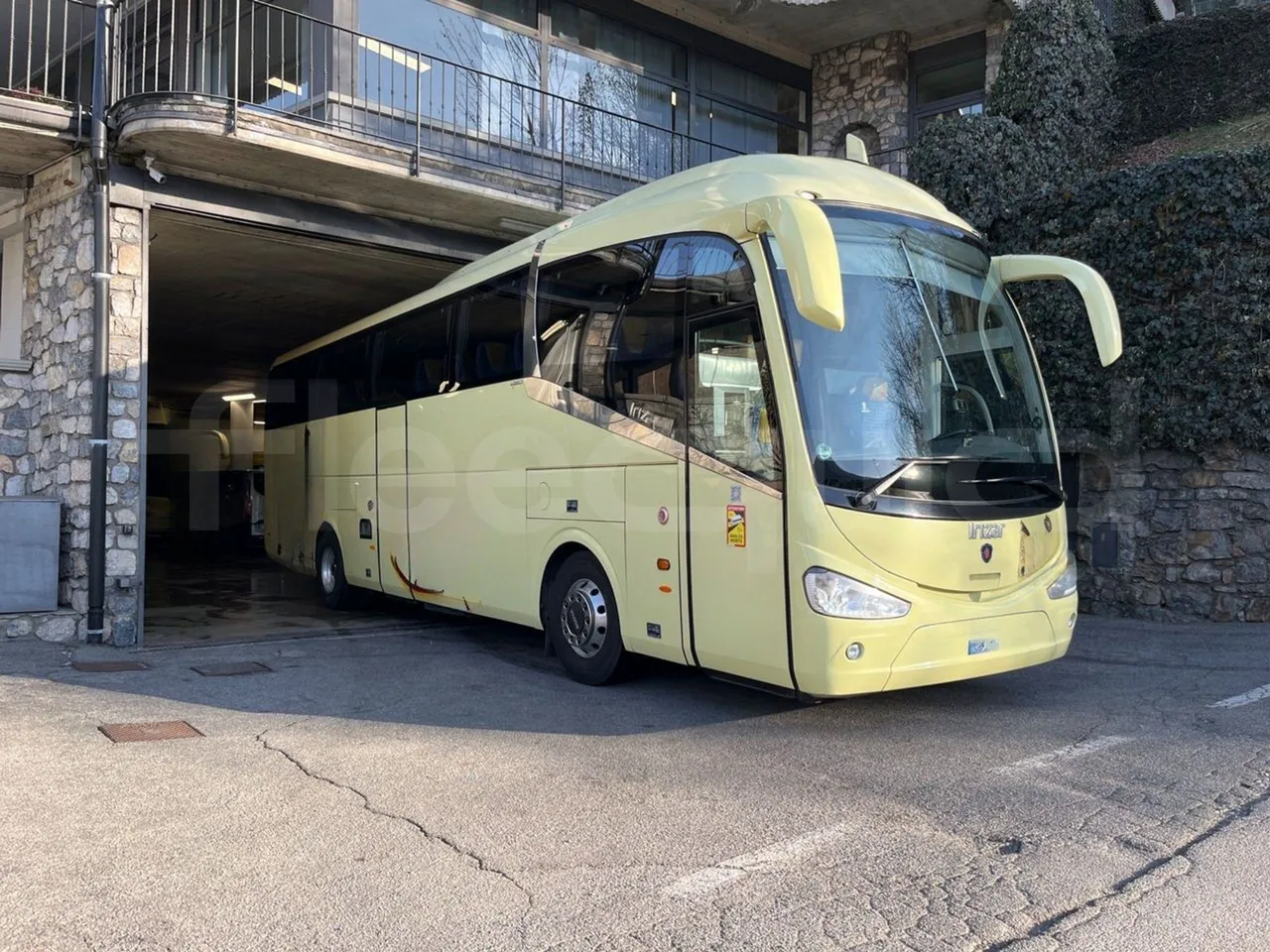 Irizar i6 HDH 12.37 - EUR5 - 324kW - 12.200m - 3/4 front right doors