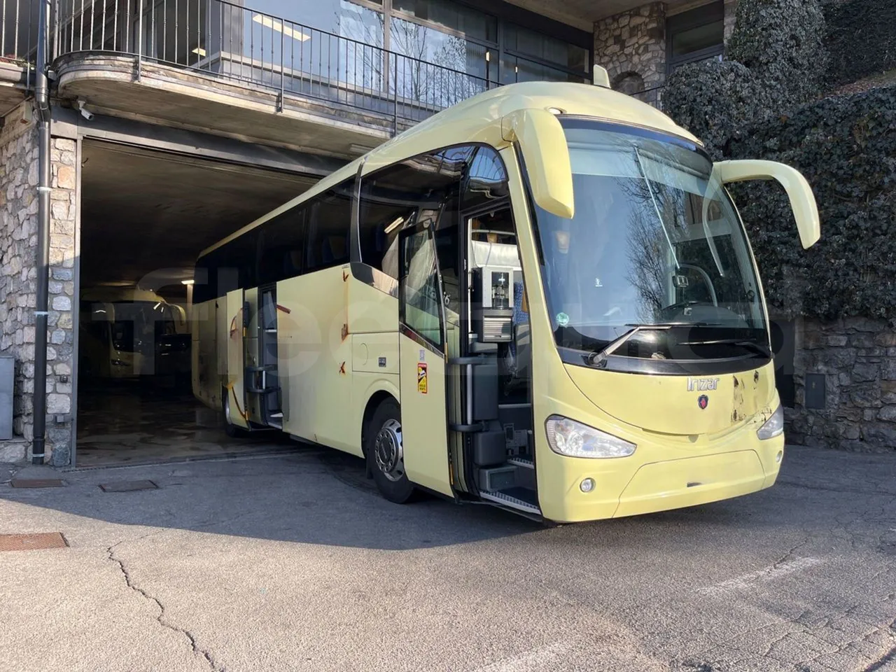 Irizar i6 HDH 12.37 - EUR5 - 324kW - 12.200m - 3/4 right front doors open
