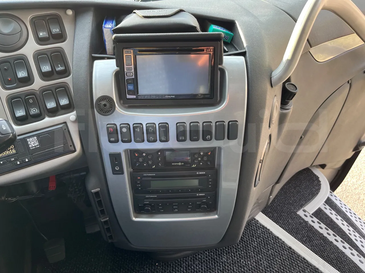 Irizar i6 HDH 12.37 - EUR5 - 324kW - 12.200m - radio accessories photo