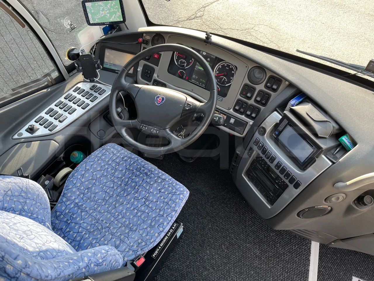 Irizar i6 HDH 12.37 - EUR5 - 324kW - 12.200m - buttons panels on