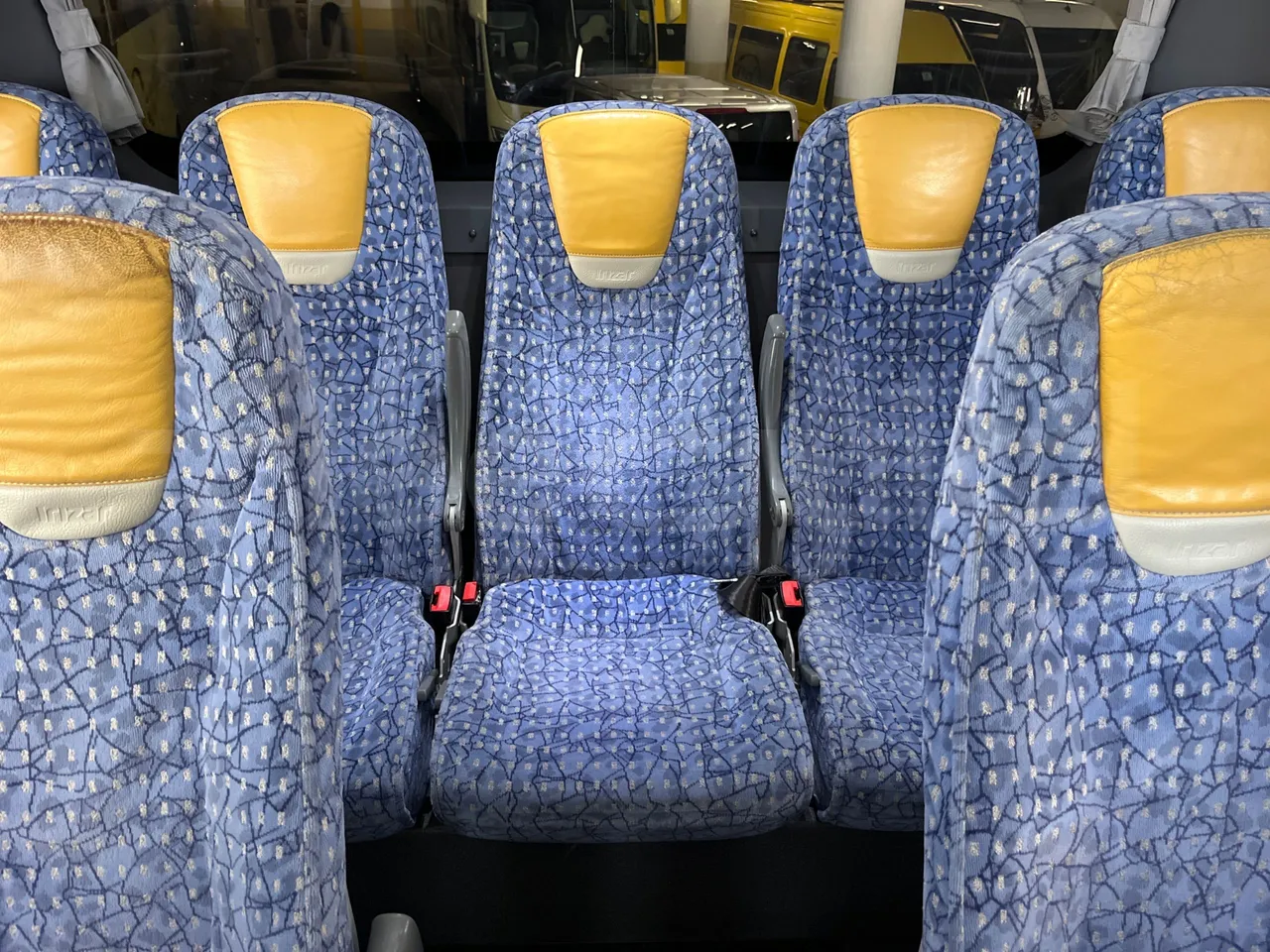 Irizar i6 HDH 12.37 - EUR5 - 324kW - 12.200m - single seat detail