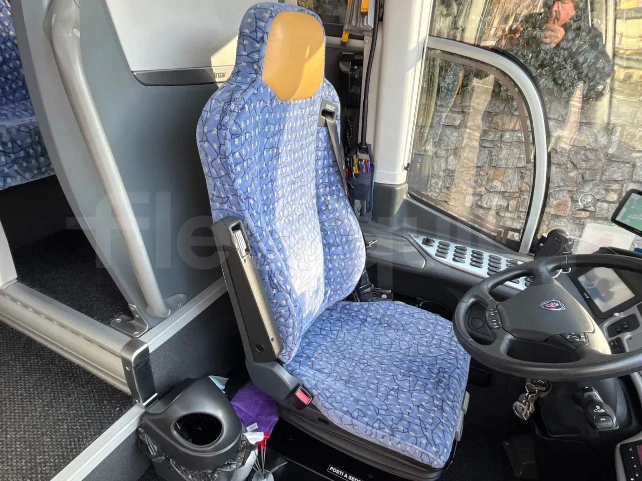 Irizar i6 HDH 12.37 - EUR5 - 324kW - 12.200m - driver's seat photo