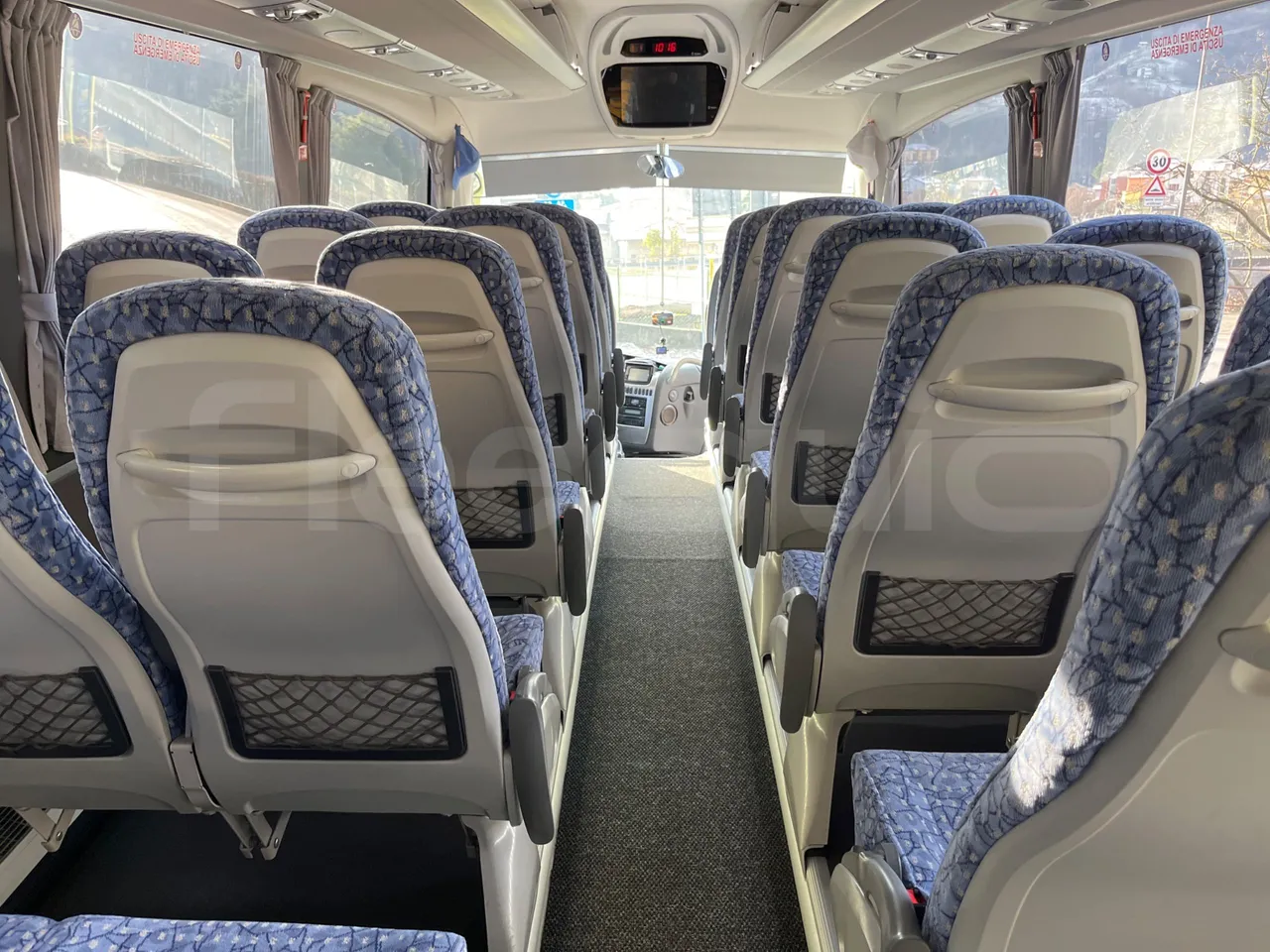 Irizar i6 HDH 12.37 - EUR5 - 324kW - 12.200m - forward view middle aisle