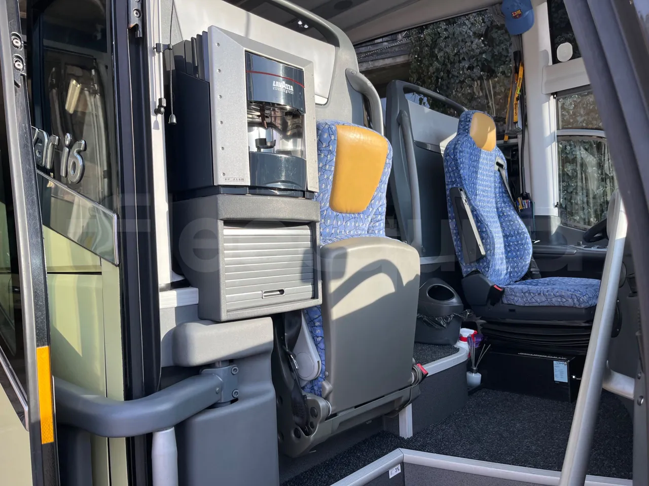 Irizar i6 HDH 12.37 - EUR5 - 324kW - 12.200m - hostess seat photo