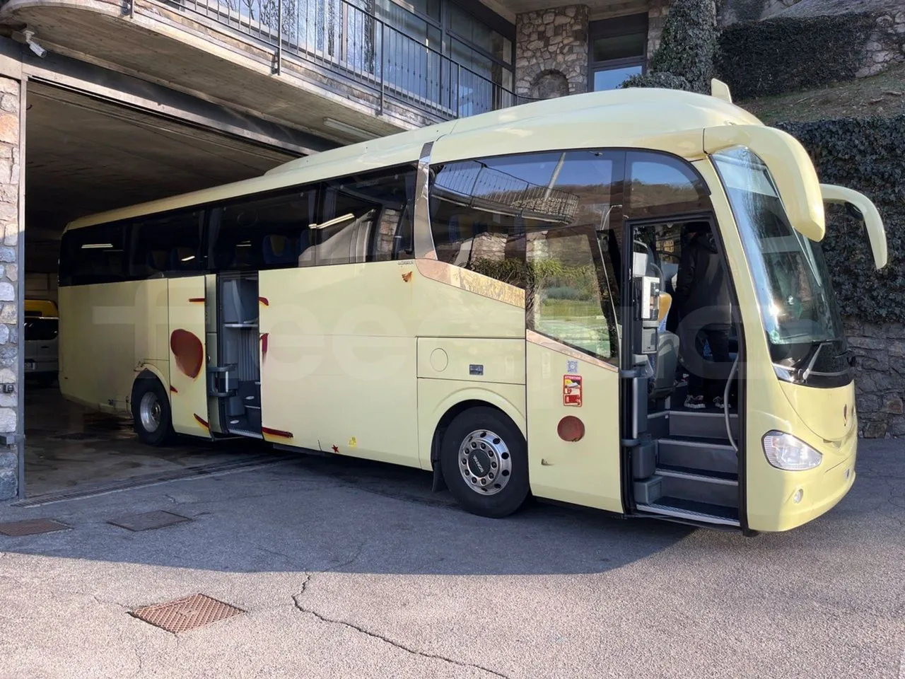 Irizar i6 HDH 12.37 - EUR5 - 324kW - 12.200m - right side doors open