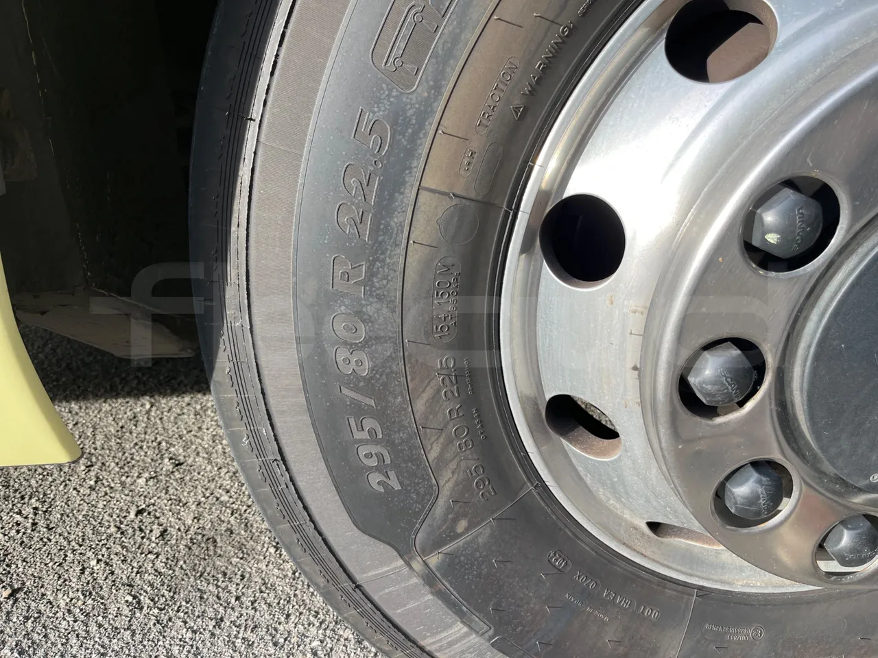 Irizar i6 HDH 12.37 - EUR5 - 324kW - 12.200m - front left tire measurements