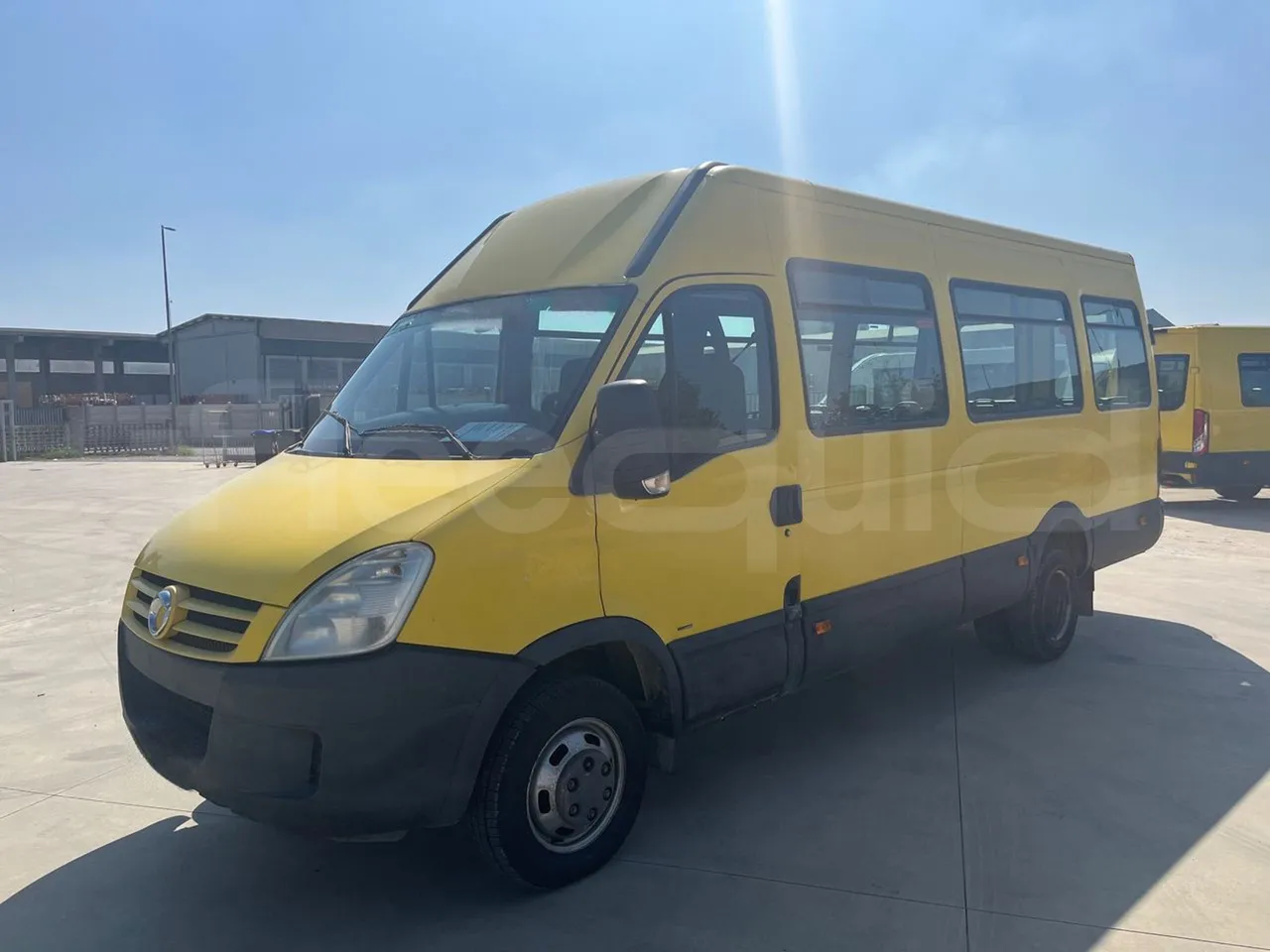 Iveco A50 E4/30/A - EURO4 -107kw - 6,948mt - 3/4 front left