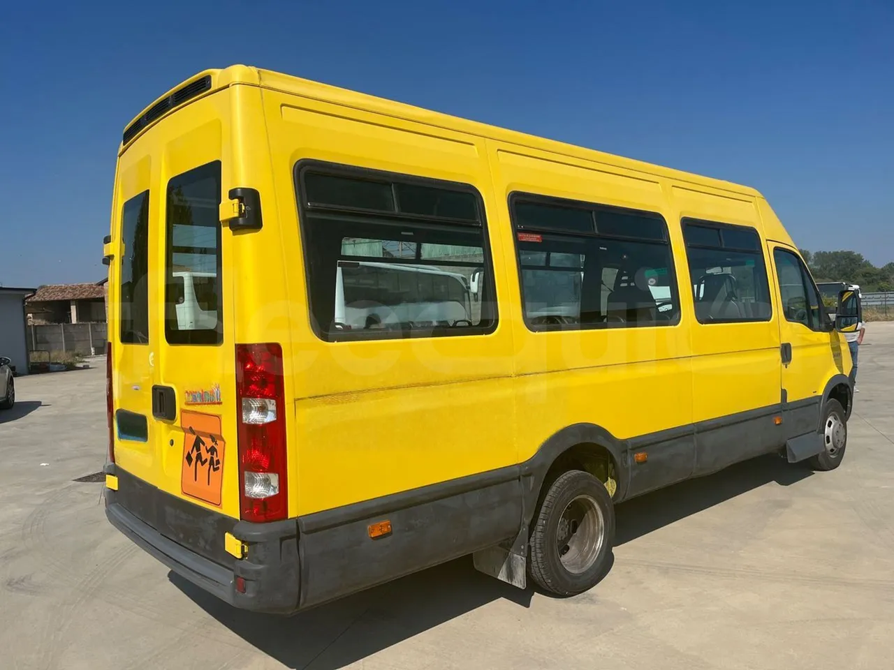 Iveco A50 E4/30/A - EURO4 -107kw - 6,948mt - 3/4 right rear doors closed