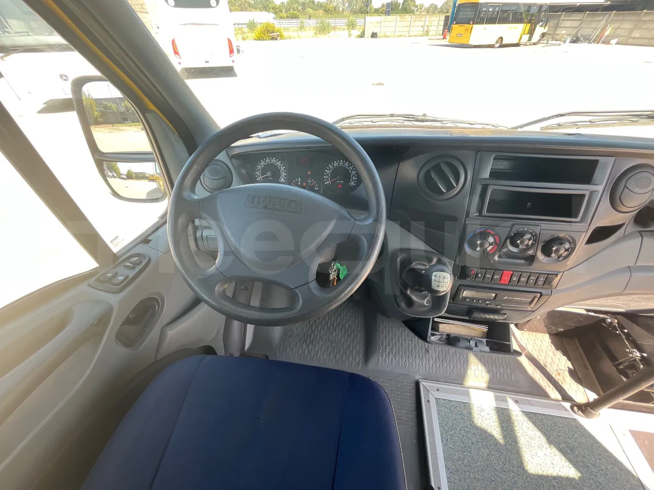 Iveco A50 E4/30/A - EURO4 -107kw - 6,948mt - buttons panels on