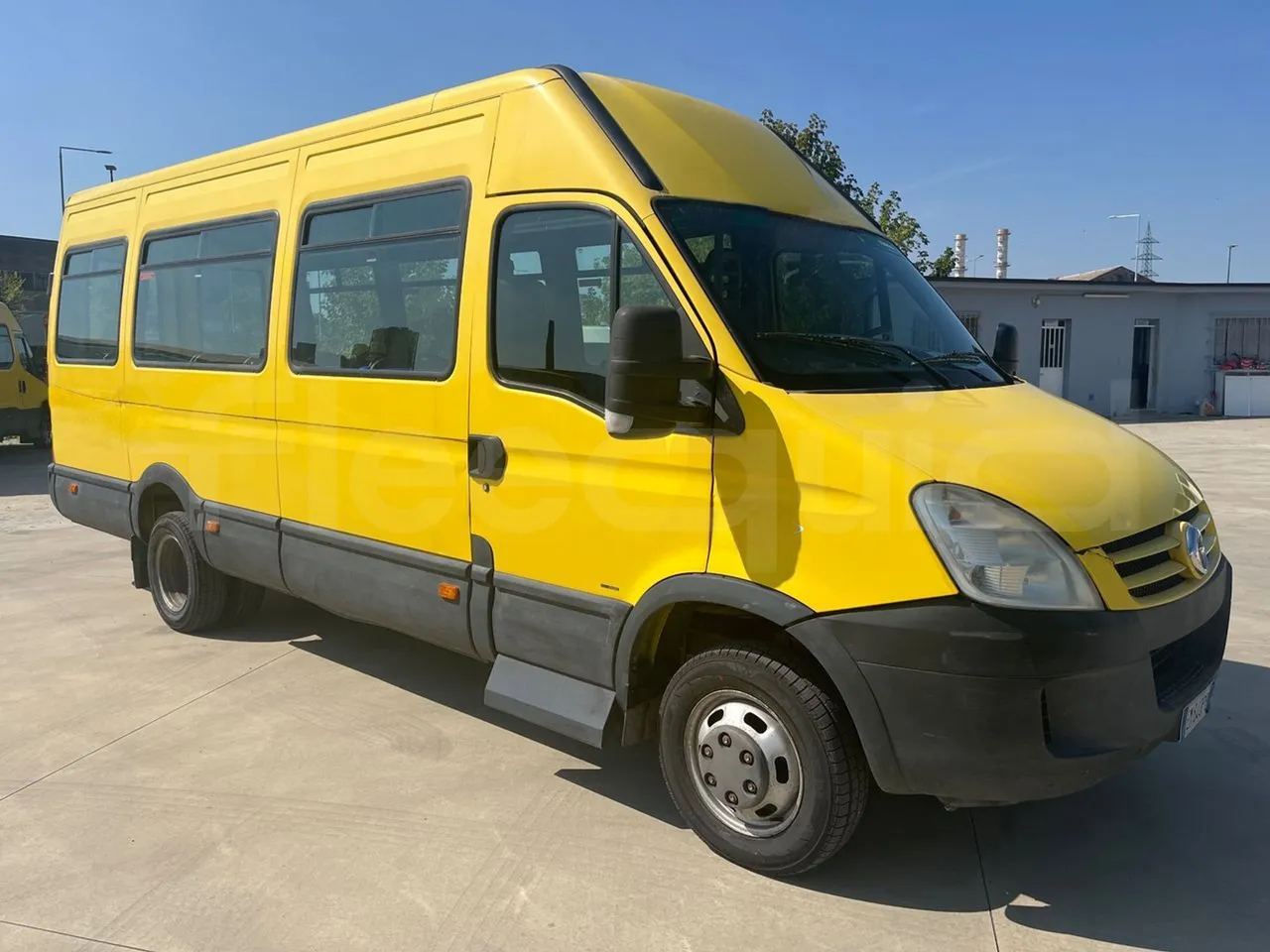 Iveco A50 E4/30/A - EURO4 -107kw - 6,948mt - Base cover photo