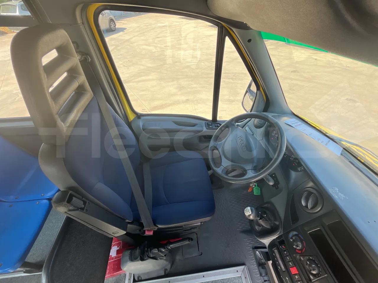 Iveco A50 E4/30/A - EURO4 -107kw - 6,948mt - driver's seat photo