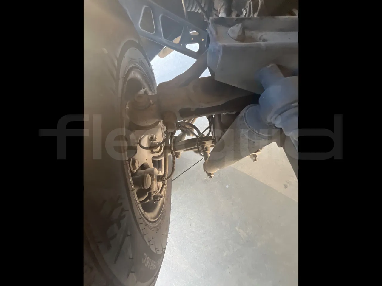 Iveco A50 E4/30/A - EURO4 -107kw - 6,948mt - front brake calipers left