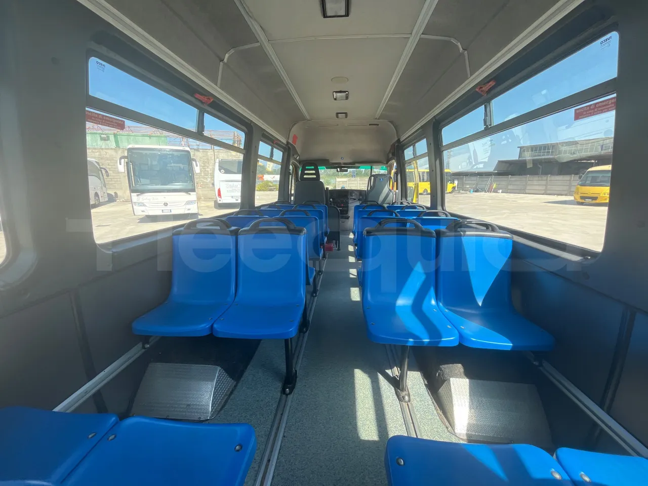 Iveco A50 E4/30/A - EURO4 -107kw - 6,948mt - forward view all seats last row height