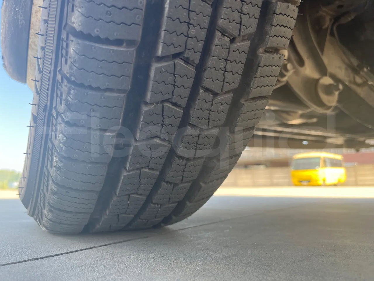 Iveco A50 E4/30/A - EURO4 -107kw - 6,948mt - tread condition front tires left