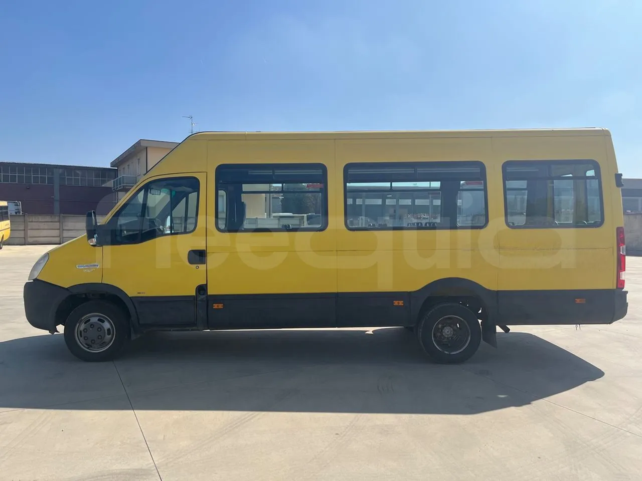 Iveco A50 E4/30/A - EURO4 -107kw - 6,948mt - left side photo
