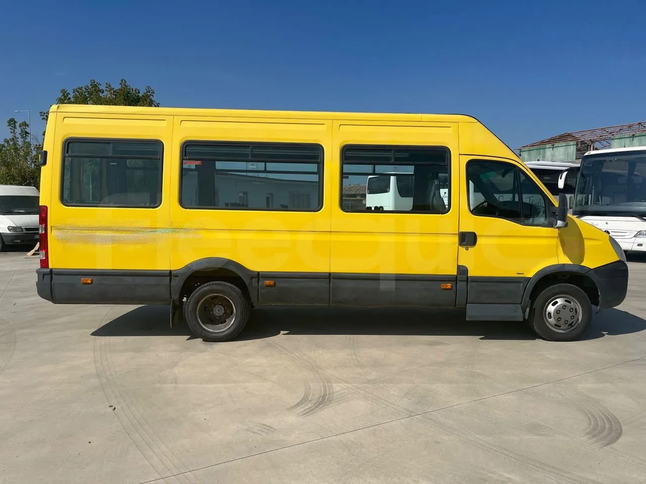 Iveco A50 E4/30/A - EURO4 -107kw - 6,948mt - right side doors closed