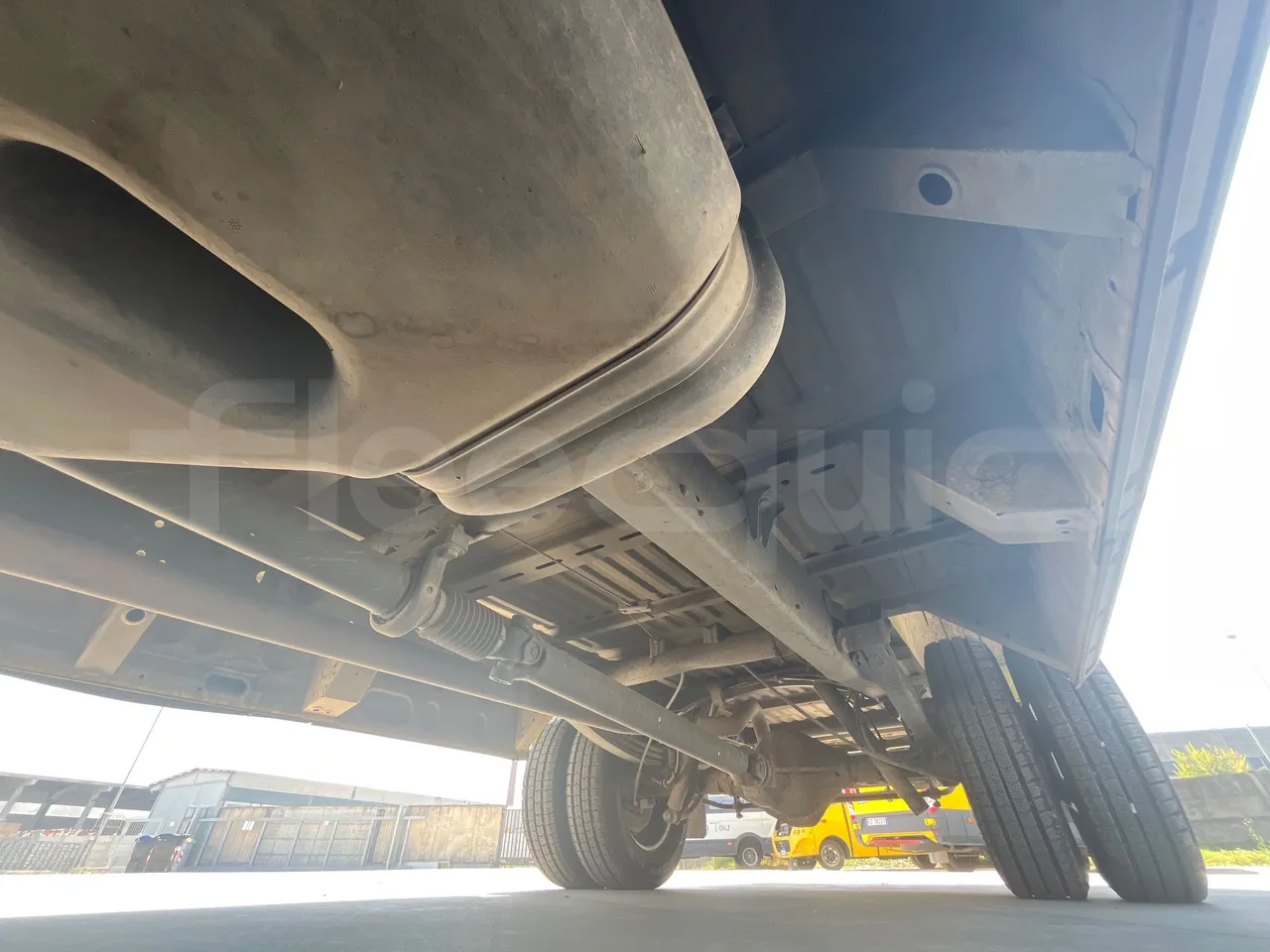 Iveco A50 E4/30/A - EURO4 -107kw - 6,948mt - central undercarriage photo