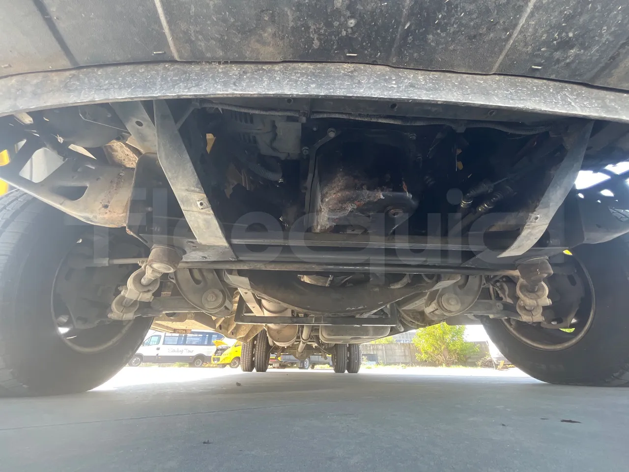 Iveco A50 E4/30/A - EURO4 -107kw - 6,948mt - front undercarriage from front