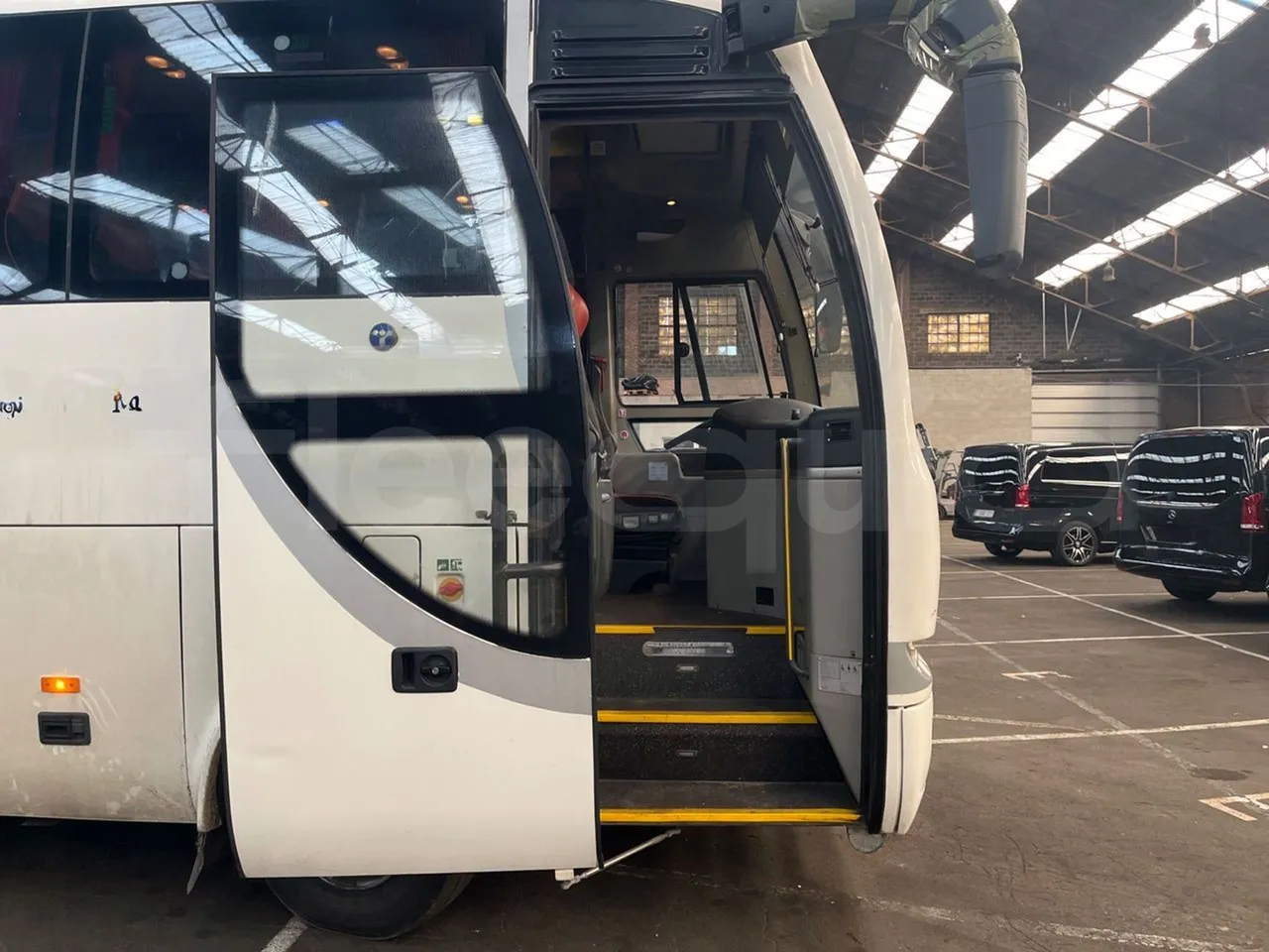 Temsa Opalin HNJ55L21R - Euro5 - 184kW - 8.393mt - front door 1 open